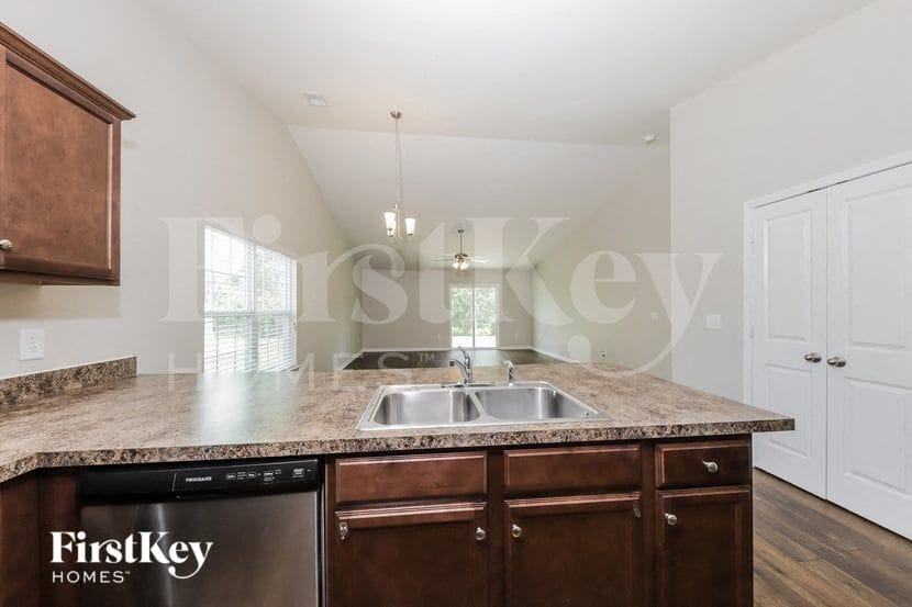 Building Photo - 1049 Solstice St