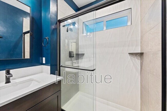 Building Photo - 917 E Bissett St