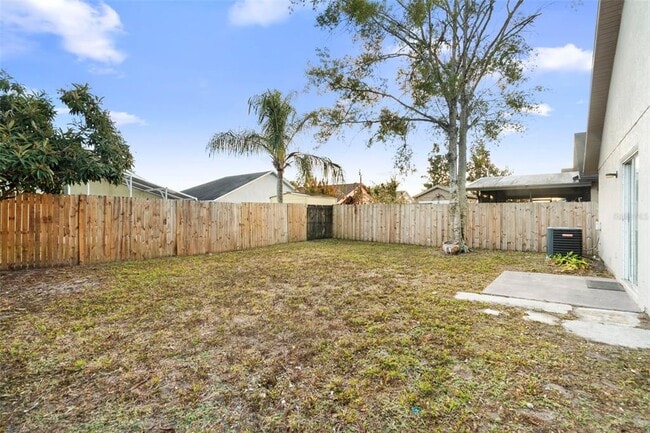 Building Photo - 7831 Hidden Hollow Dr