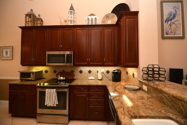 Building Photo - Furnished townhome! Located in Plantation ...