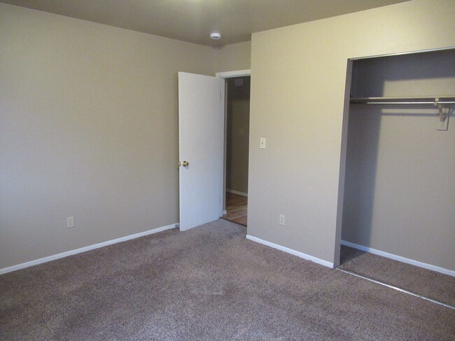 Building Photo - 221 Columbia Rd