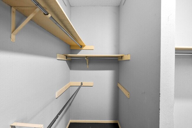 Building Photo - Spacious 4-Bedroom Rental in Autumn Ridge ...