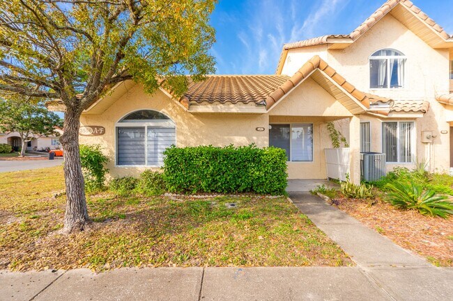 Building Photo - TOWNHOMES WEST, PORT ORANGE!