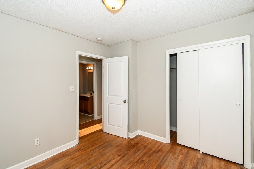 Building Photo - 3990 Rutgers Dr SW