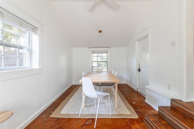 Building Photo - 1028 E 43rd St