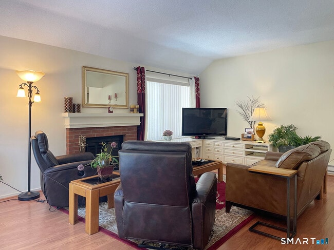 Building Photo - 6 Heritage Crest Dr