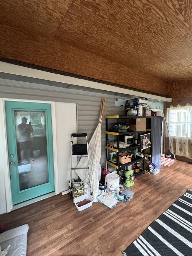 Building Photo - Spacious Multi-Generational Home on 3 Acre...