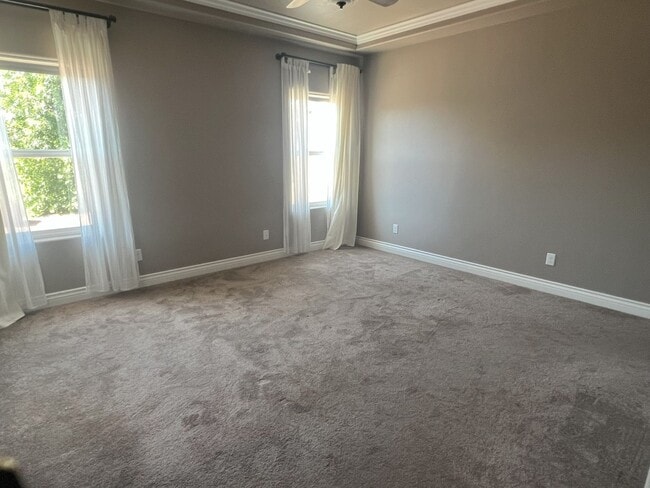 Building Photo - Newer home