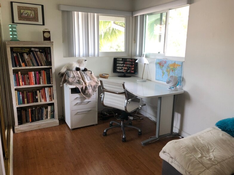 Building Photo - 4040 Grand View Blvd