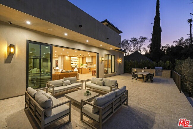 Building Photo - 14273 Greenleaf St