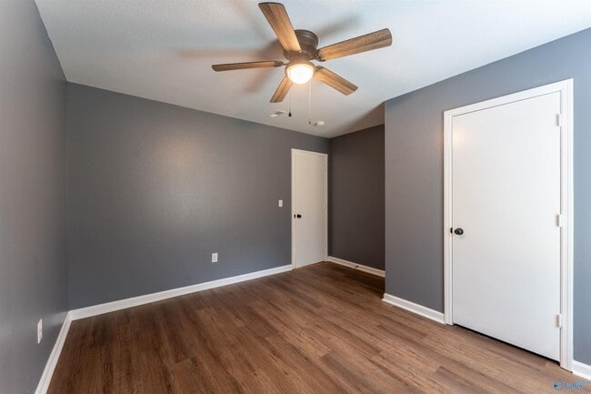 Building Photo - 2401 Bell Manor Dr SW