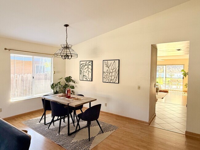 Building Photo - 13940 Barrymore St