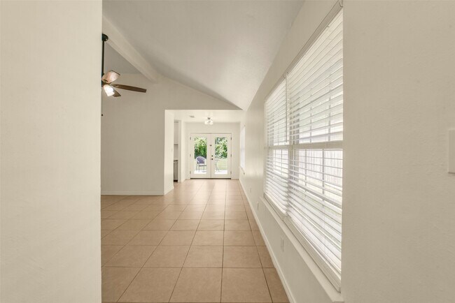 Building Photo - 18147 Dinner Creek Dr