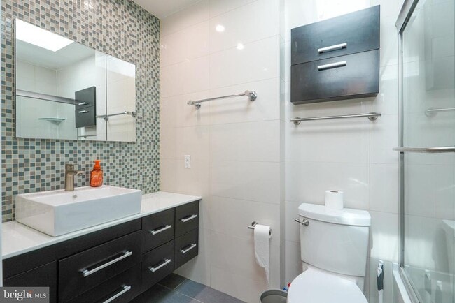 Building Photo - 3161 S Sydenham St