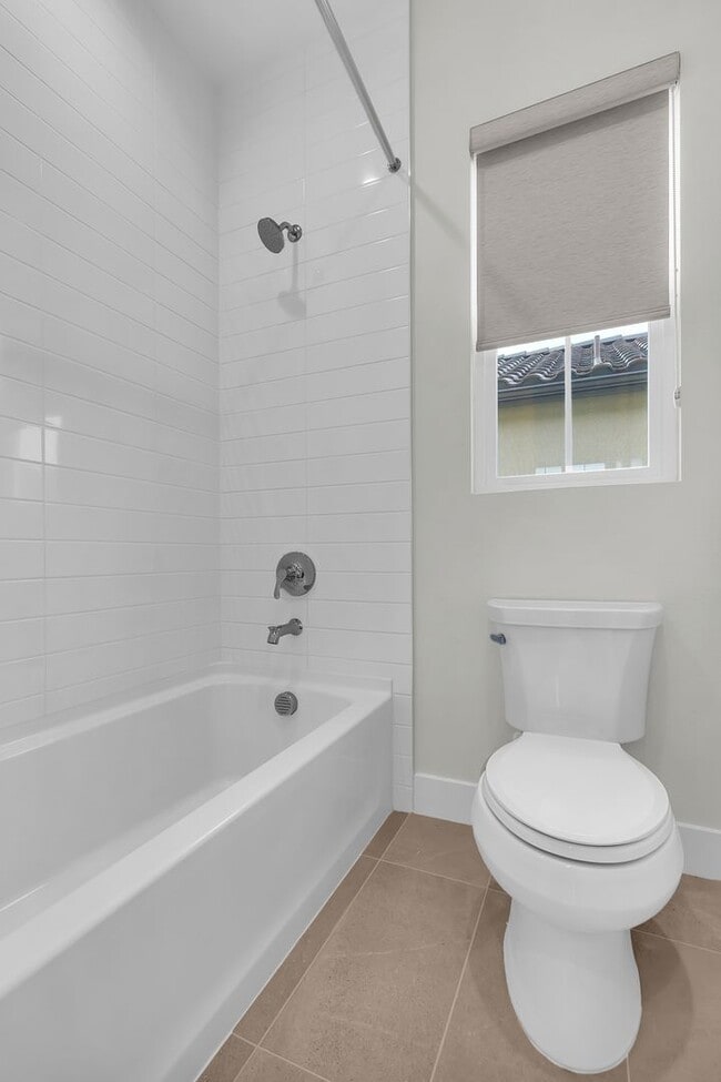 Building Photo - 720 Olivier Dr