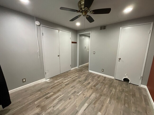 Building Photo - Garden Park Townhomes: 3 Bedroom 3 Bath At...