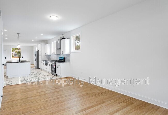 Building Photo - 1322 N 31st St