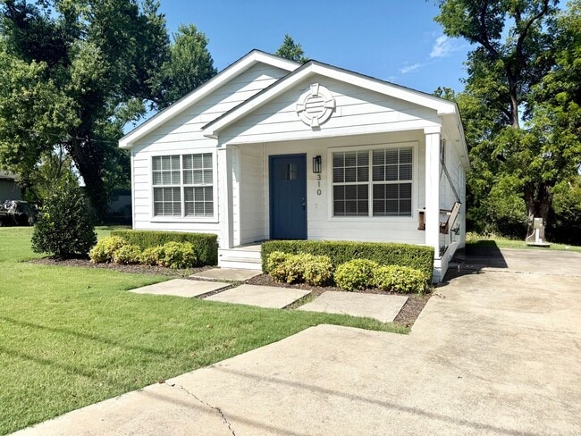 Primary Photo - ***310 N. C Street***