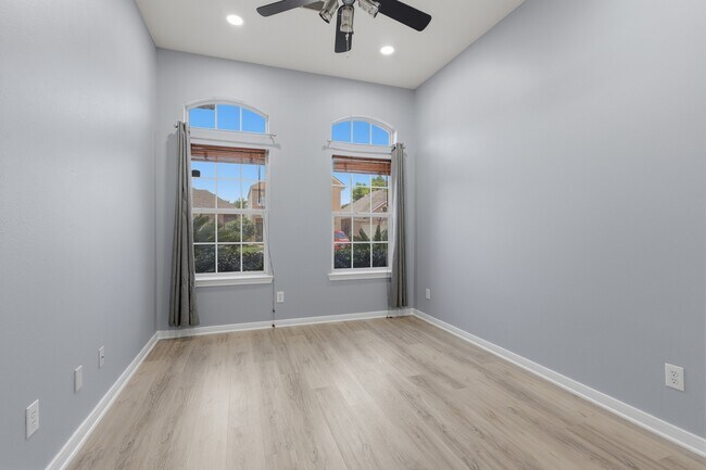 Building Photo - 10139 East Palm Lake Drive