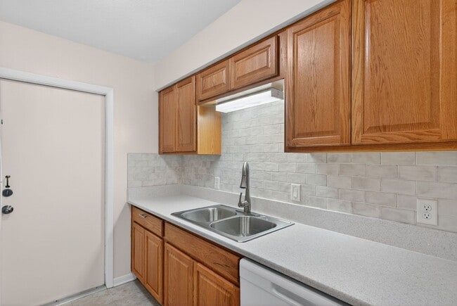 Building Photo - Adorable Single Family Home