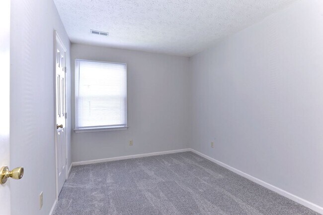 Building Photo - 910 Charlotte Dr