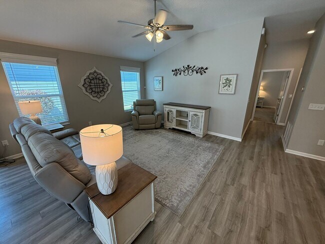 Building Photo - Fully Furnished, 3 Bed, 2 Bath, Turnkey ANNUAL Lease in the Village of Lake Denham