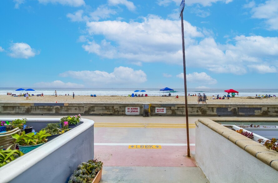 Building Photo - 735 Whiting Ct