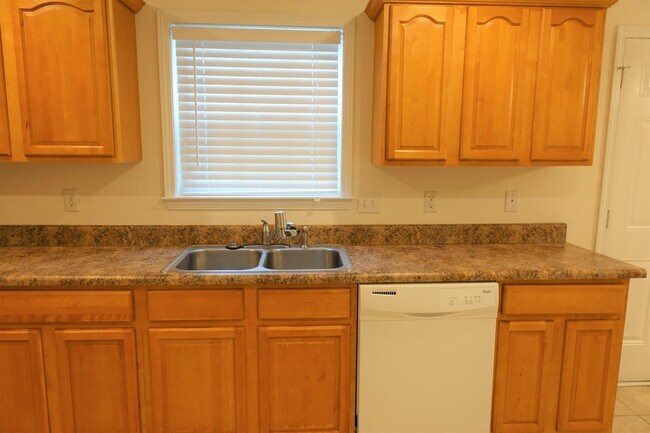 Building Photo - 103 Middlehouse Way