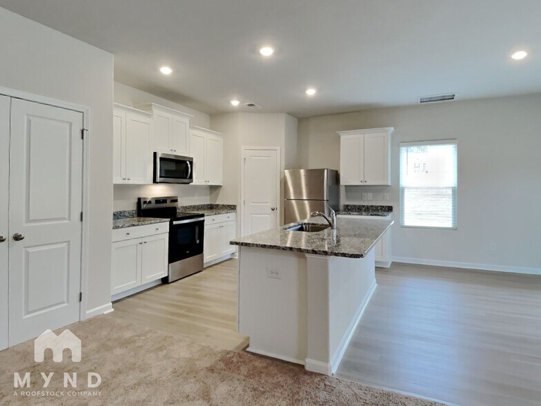 Building Photo - 145 Everglade Wy