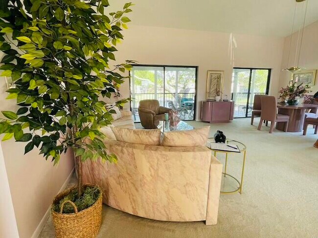 Building Photo - 10656 Tropic Palm Ave