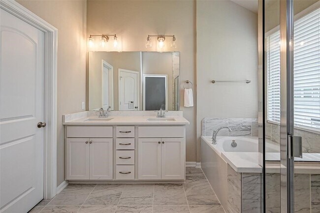 Building Photo - 5542 Sallow Bay Ln