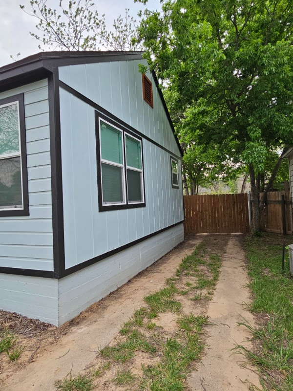 Building Photo - 2717 Alexander Ave