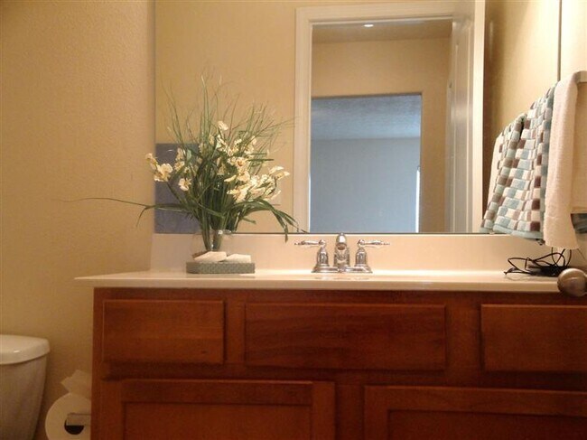 Building Photo - 12504 Woodland Ave NE