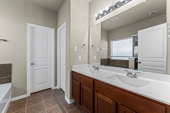 Building Photo - 17507 Solly Oak Pl