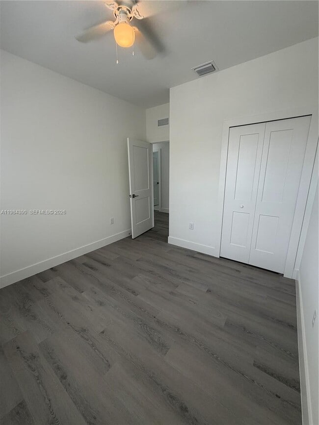 Building Photo - 723 Ivan Ave S