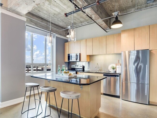 Building Photo - 710 Colorado St