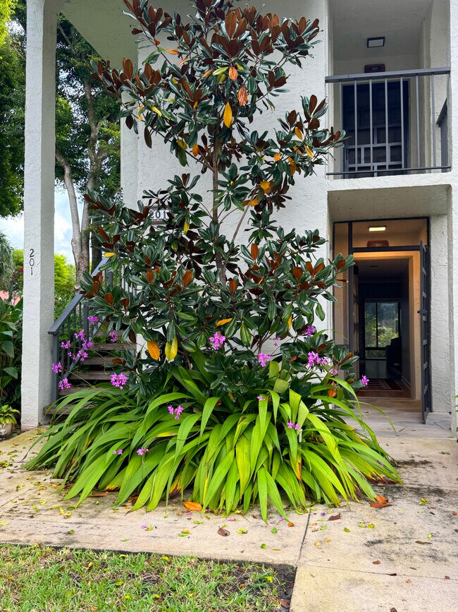 Building Photo - 5750 Fairway Park Ct