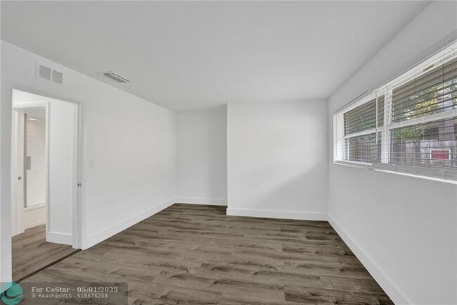 Building Photo - 5981 NE 22nd Way