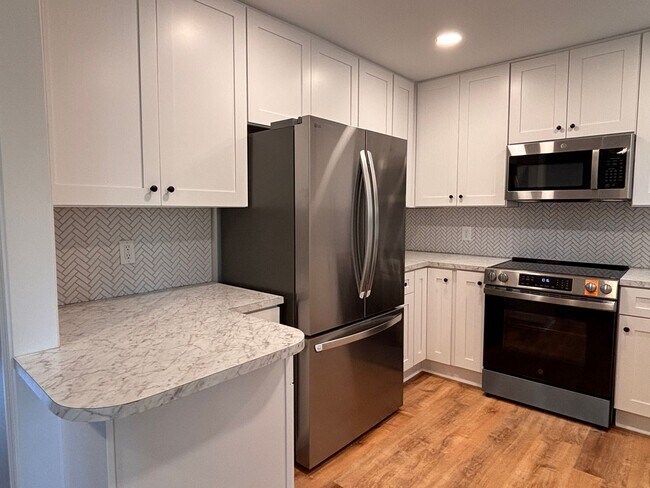 Building Photo - Remodeled 3BR in Guilford Hills