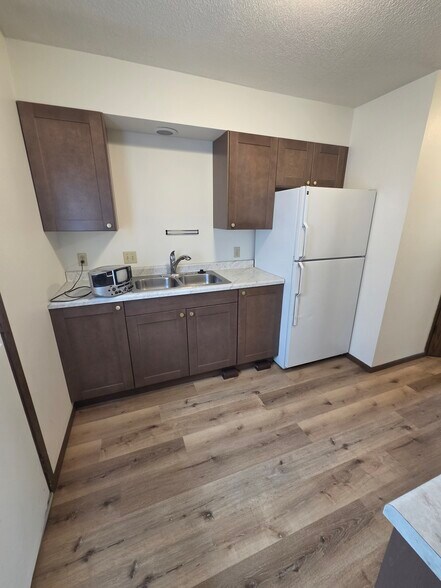 Kitchen - 1106 Oleson Rd
