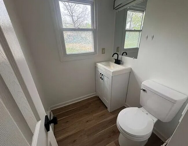 Building Photo - Four Bedroom Available for Immediate Move in!!