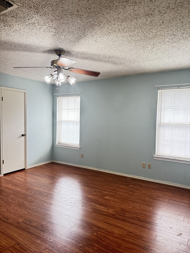 Building Photo - 2800 Shady Grove Dr