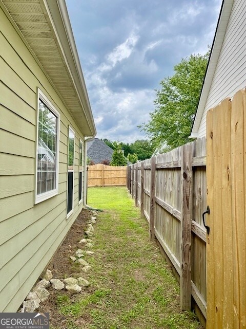 Building Photo - 133 St Albans Way