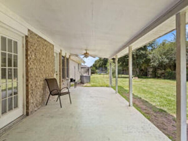 Building Photo - 1018 Meadow Brook Street