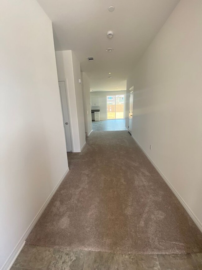Building Photo - Like New Menifee 4 Bedroom Home