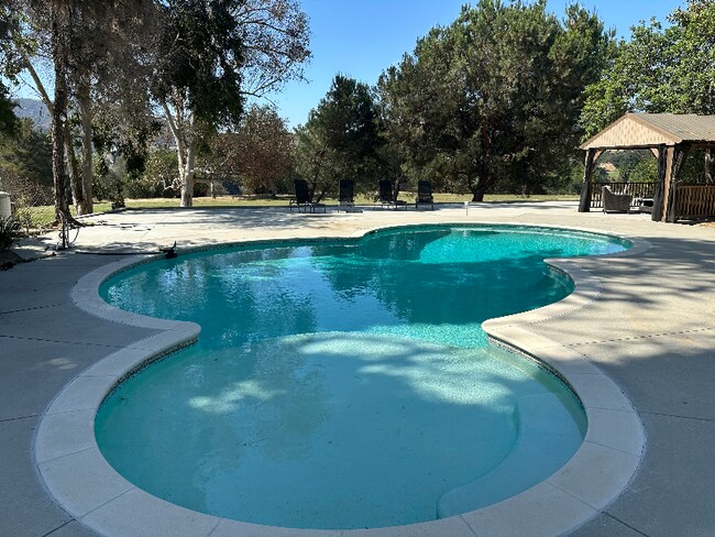 Building Photo - 18912 Pasadero Dr