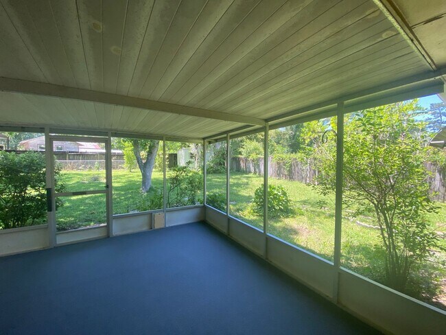 Building Photo - 2408 Dundee Dr