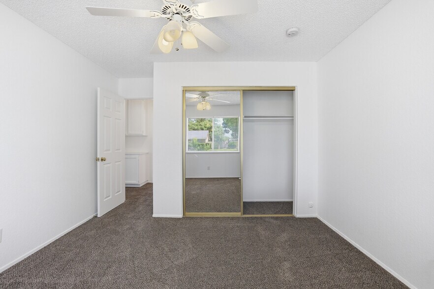 Building Photo - 9837 E Avenue R10