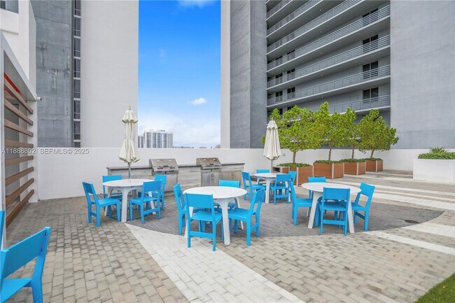 Building Photo - 16385 Biscayne Blvd