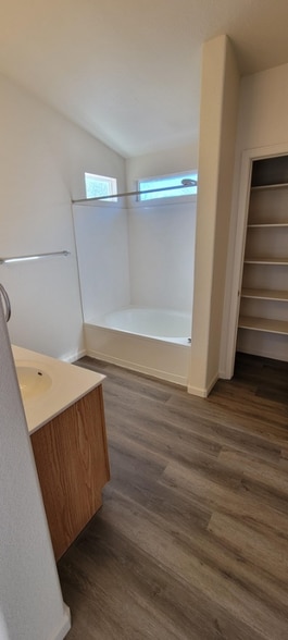 Building Photo - 740 Autumn Meadows Dr